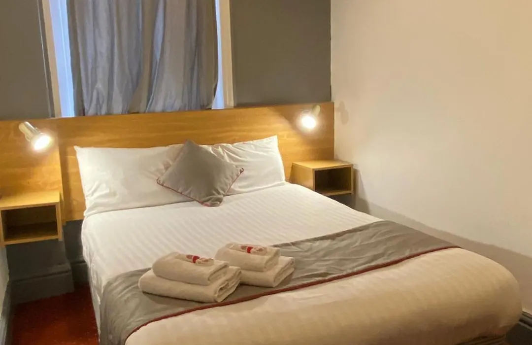 Alumhurst Hotel-1