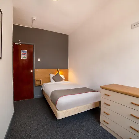 Alumhurst Hotel-2